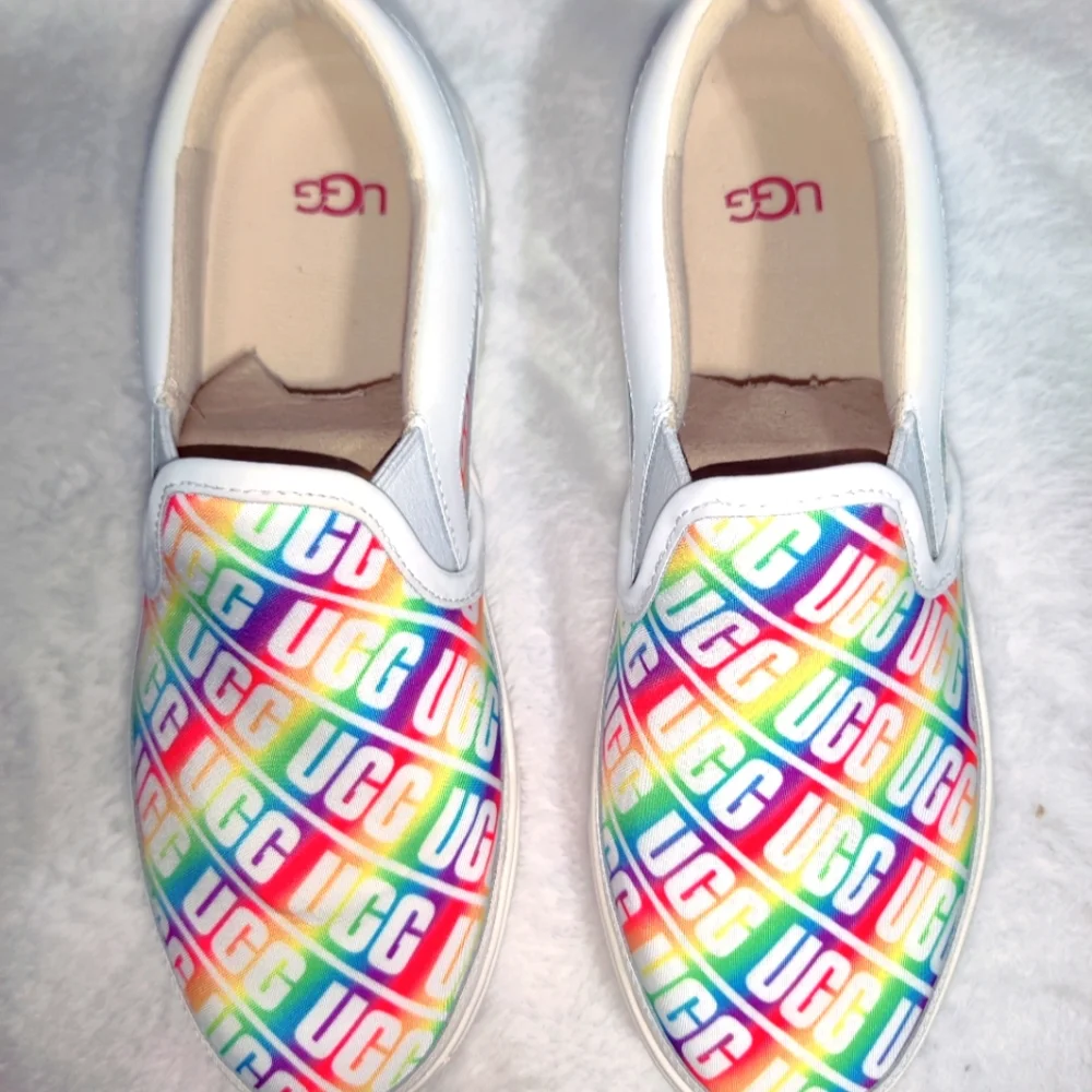 NWT UGG slip on - Picture 2 of 4